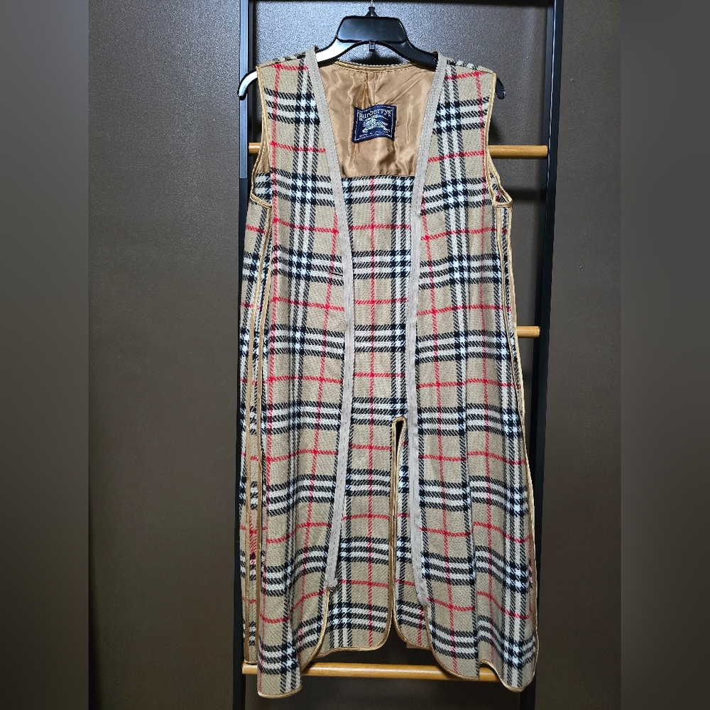 Vintage Burberry Classic Beige Trench Coat, With Removable Wool Liner - Picture 12 of 16